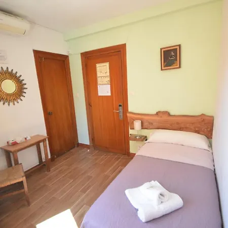 게스트하우스 La Palmera 2*